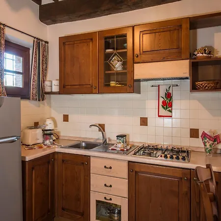 With Air Conditioning, Private Terrace And Pool Сasa de vacaciones Ravigliano